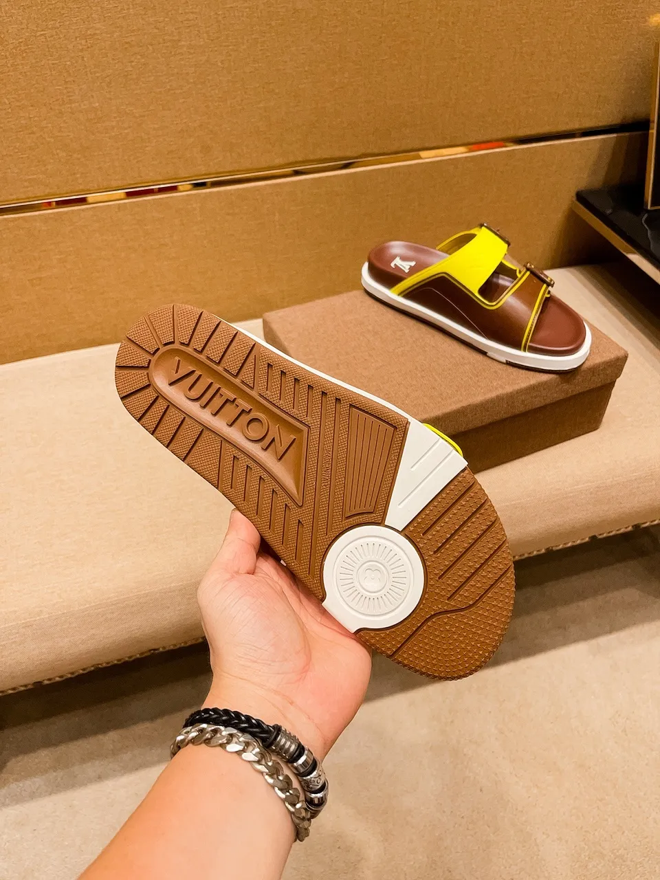 Men's shoes 💰 380 💰 New model on the market 🔥 [LV 🔥 Slippers] High-end 1:1 mold customization of first-layer cowhide, original upgraded version of the outsole, lighter and non-slip. The market's top quality, fashionable and trendy, versatile and popular, simple yet tasteful, a must-have for fashionistas, exuding a fashionable and casual atmosphere, fashion is at your feet, full of confidence, the same style at the counter 👍The season of spring and summer slippers is here, they are super beautiful to wear, 38-44, multiple colors available🔥